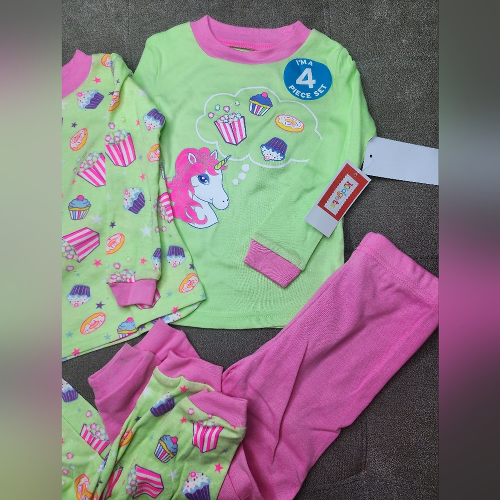 Pajama set - Picture 2 of 3